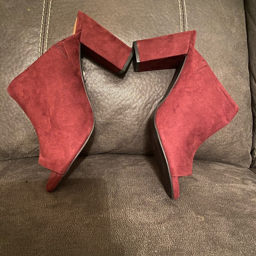 Cato Sz 10 Cranberry Colored Suede Mules NWT😊😊